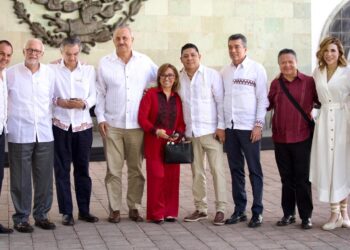 Asiste el gobernador Rocha a la conmemoración del natalicio de Benito Juárez en Guelatao, Oaxaca