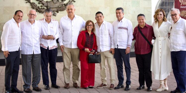 Asiste el gobernador Rocha a la conmemoración del natalicio de Benito Juárez en Guelatao, Oaxaca