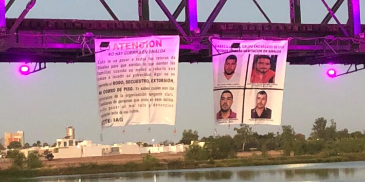 Aparece narcomantas en Culiacán