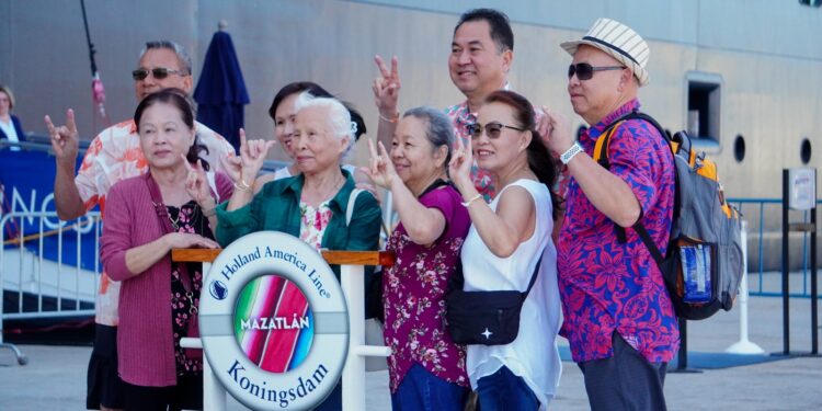 Arribó a Mazatlán el crucero turístico “Koningsdam”