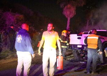 Colisión de dos camionetas que se quemaron deja 5 heridos en Navolato