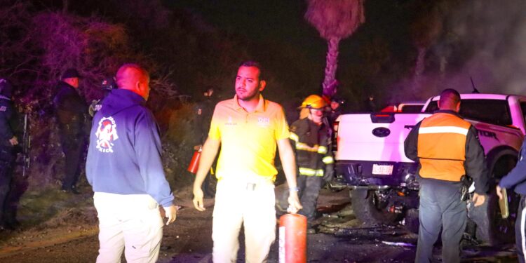 Colisión de dos camionetas que se quemaron deja 5 heridos en Navolato