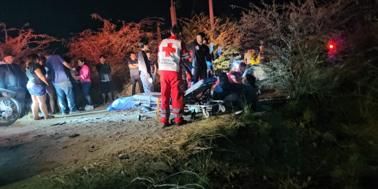 Muere un jovencito y tres más resultan con heridas graves en choque de motocicletas