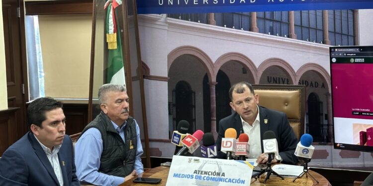 “Con los estudiantes no”: Robespierre Lizárraga defiende validez de los títulos de la UAS