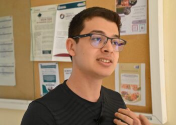 Estudiante de la Facultad de Ciencias Físico Matemáticas de la Nueva Universidad comparte su experiencia de las clases a la investigación