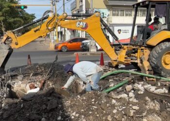 Culiacanenses “truenan” ante corte del agua potable en colonias del sur de Culiacán