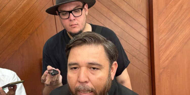 Por ética y moral Ricardo Madrid debe solicitar licencia para separarse del cargo: Marco Zazueta