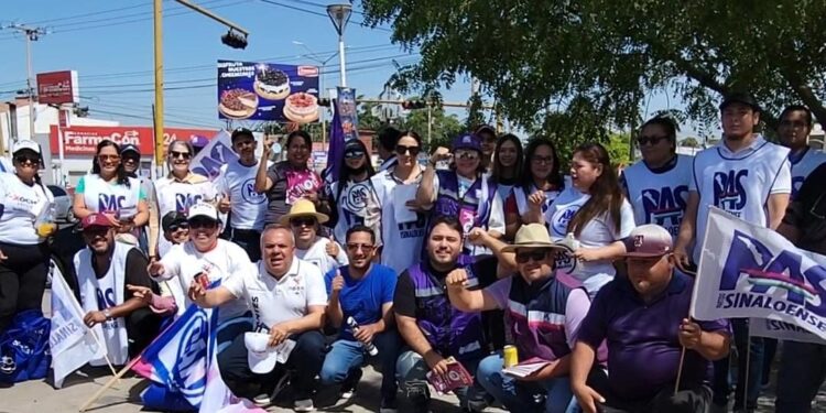 Eduardo Barrantes recorre casa por casa  el distrito 15