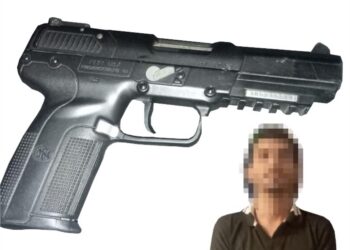 Policías estatales aseguran a un civil en poder de un arma de fuego