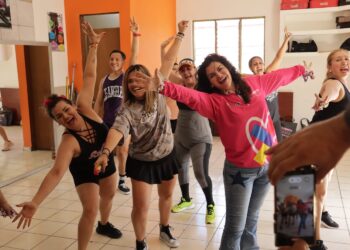 Gran empatía le demuestran a Lizbeth Cruz, cientos de familias del Distrito 16 en La Huizaches