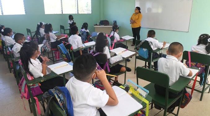 En las escuelas el uso de computadoras y la conectividad no está garantizado: Mexicanos Primero