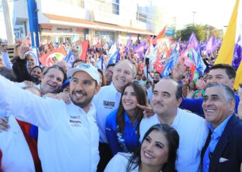 Memo Romero es acompañado por miles de mazatlecos en su registro como Candidato por la Coalición Fuerza y Corazón por Sinaloa