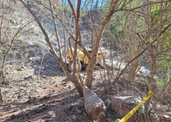 Camión de carga cae a un barranco dejando un muerto y tres lesionados en Badiraguato