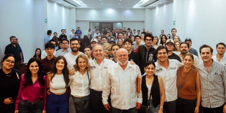 Los jóvenes tienen en sus manos el futuro del país: Manuel Clouthier