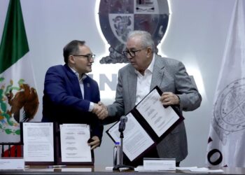Firma Rocha convenio institucional con la UAdeO