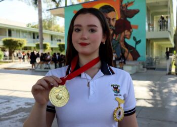 Kendra Verduzco, alumna de la UAS gana medalla de oro en la Feria Internacional de Ciencia de la Ingeniería y Tecnología en Túnez