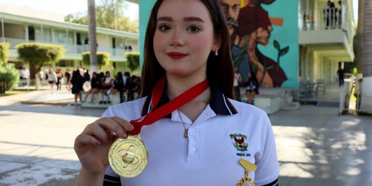 Kendra Verduzco, alumna de la UAS gana medalla de oro en la Feria Internacional de Ciencia de la Ingeniería y Tecnología en Túnez
