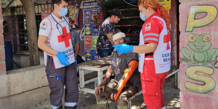 Adulto mayor esta grave tras ser golpeado por un individuo que huyó