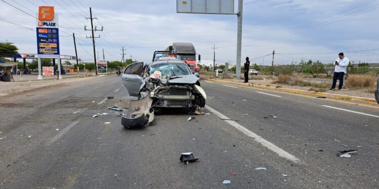 Carambola de tres unidades deja una mujeres lesionada y cuantiosos daños materiales