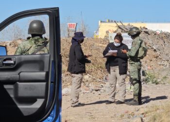 Hallan a un hombre asesinado y envuelto en una colcha color beige