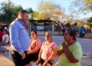 José Paz López Elenes compromete techumbre y más pavimentación para Soyatita, Badiraguato
