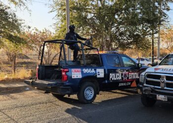 Asesinan a dos hombres y les dejan radios de comunicación en el pecho