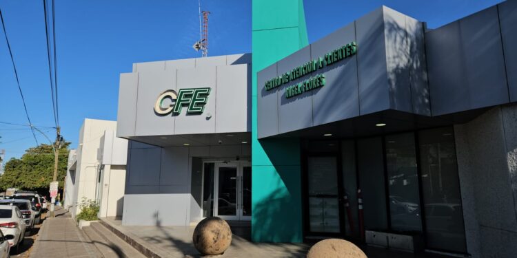 Roban a la Comisión Federal de Electricidad en Culiacán