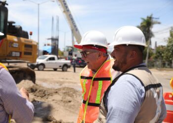 Supervisa Rocha obras viales en Mazatlán