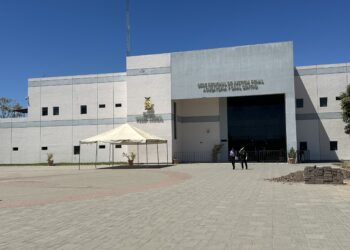 Por declarar en contra de “El Químico” liberan del proceso a dos ex funcionarios