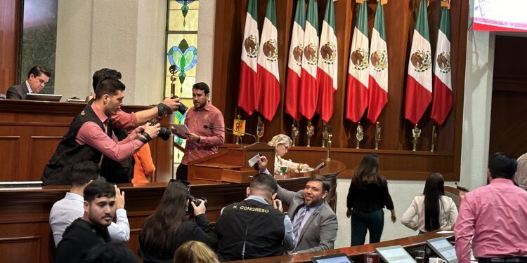 Congreso elige  a Adán Alberto Salazar y a Abigail Noriega propietarios de la X y Xl Magistratura