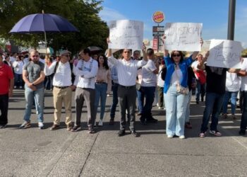 Pasistas se plantan en la fiscalía para exigir la localización de candidato del PAS y su acompañante