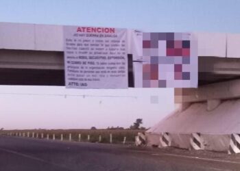 Dos de las personas levantadas son familias de agentes exhibidos en “narcomantas”