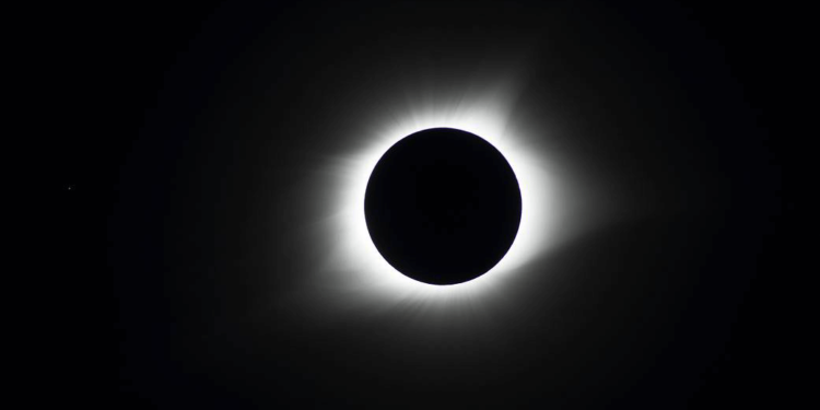Más de 250 mil visitantes atestiguaron el eclipse solar en Mazatlán