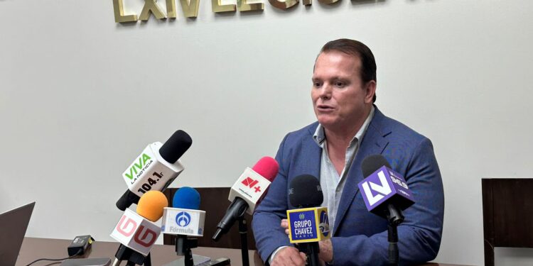 Adolfo Beltrán llama a la civilidad a grupo de defensa y rector de la UAdeO