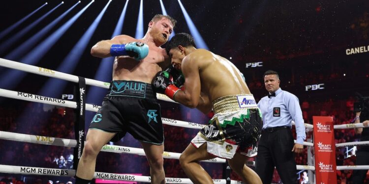 “Canelo” Álvarez vence a Jaime Munguía por decisión 