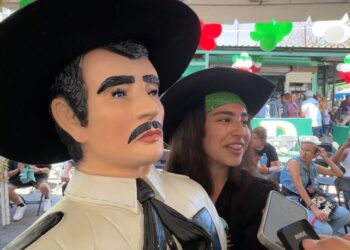 Miles de fieles devotos llevan mañanitas y flores a Malverde en su 115 Aniversario Luctuoso