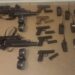 Policía Estatal asegura armamento y vehículos, uno de ellos blindado; los dueños huyen a pié