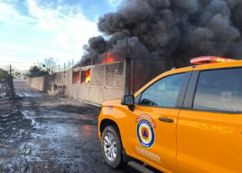 Incendio en almacén de combustible esta controlado casi en su totalidad: Protección Civil