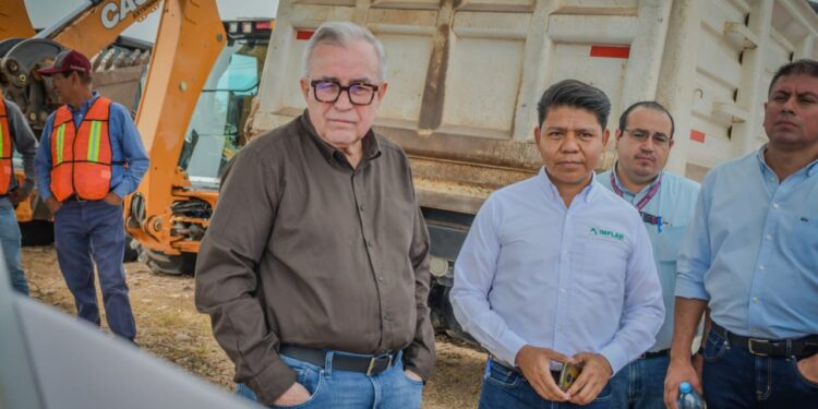 Rocha supervisa obra del Malecón de Guamúchil