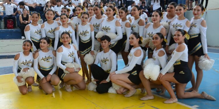 Fomentando la formación integral de los jóvenes, la Nueva Universidad lleva a cabo el Encuentro Estatal de Bandas de Guerra, Escoltas de Bandera, Porristas y Bastoneras