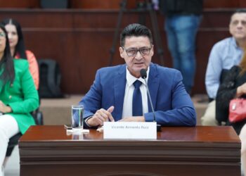 Comparece aspirante a titular de OIC de FGE ante Comisiones Unidas