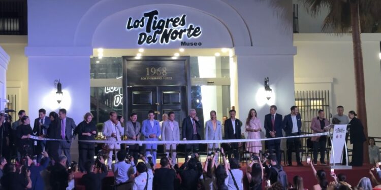 Los Tigres del Norte inauguran con emoción su museo en Mocorito