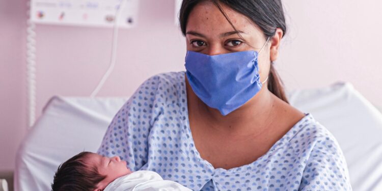 El vínculo afectivo entre madres e hijos contribuye a generar mejores sociedades e impacta en la salud emocional y psicológica