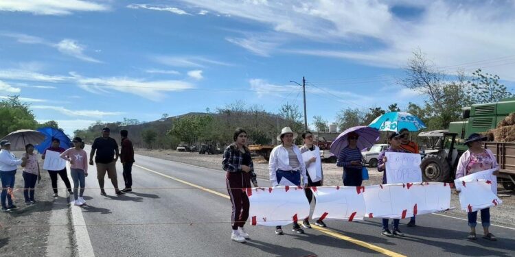 Exigen topes o reductores de velocidad y las autoridades ni los ven, ni los escuchan