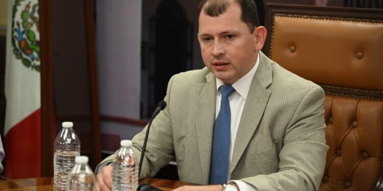 A la Fiscalía le “enloquece” que la UAS tenga la razón y por eso sigue fabricando delitos contra las autoridades universitarias, advierte Robespierre Lizárraga