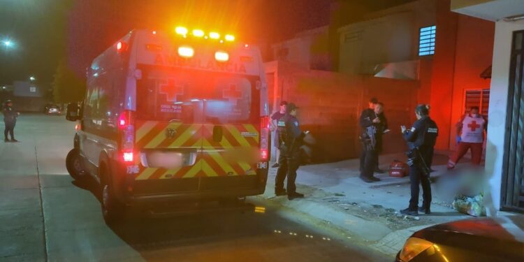 Joven escapa de sus captores y se oculta en una casa donde pide ayuda