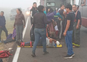 Se vuelca camión de jornaleros agrícolas dejando 8 lesionados