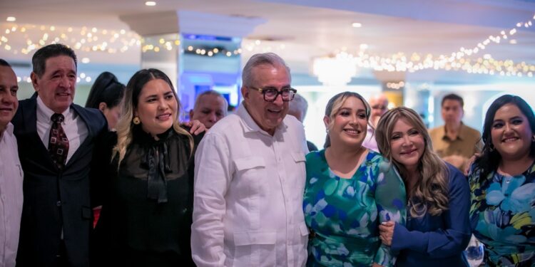 Rocha Moya refrenda su respaldo a los maestros normalistas