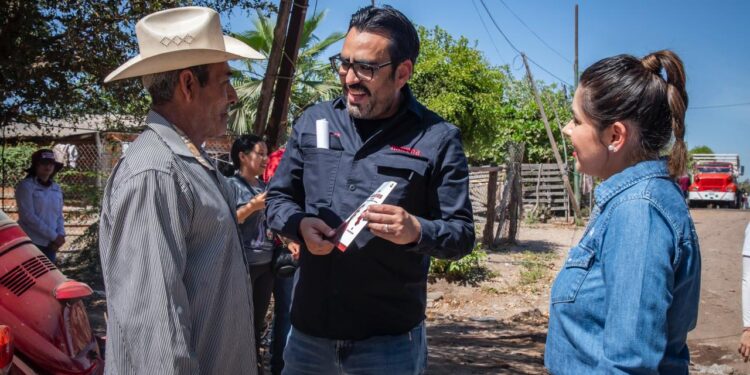 Pavimentación y regularización de predios en la Miguel de la Madrid, compromete Juan de Dios Gámez