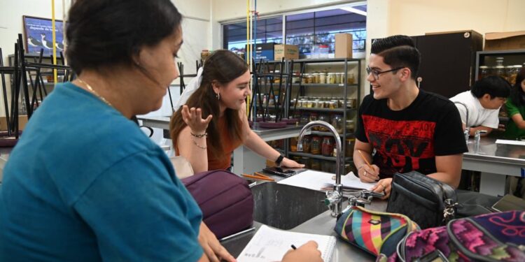 Piden a aspirantes a ingresar a la UAS a prepararse para el examen diagnóstico